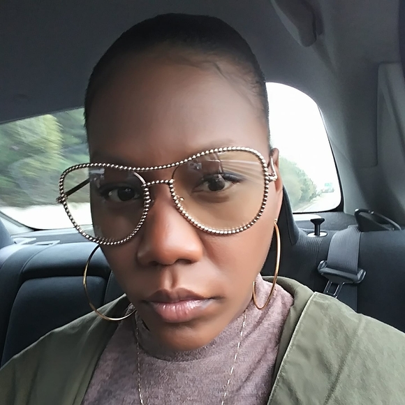 Meet your Posher, Ava - Picture 1 of 1